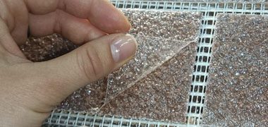 Procesul de îndepărtare a foliei de protecție AMK